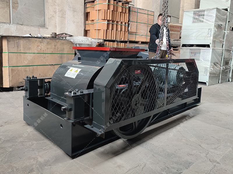 2PGC400X400小型雙齒輥破碎機(jī)發(fā)往山西陽泉破碎煤炭