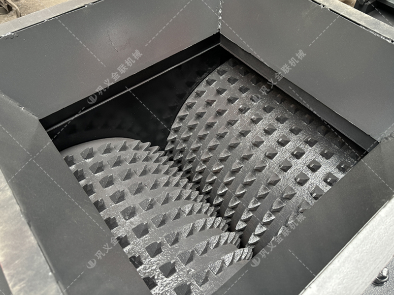 大塊煤矸石直接喂料會損壞設備？狼牙齒輥為何敢承諾'來者不拒'？